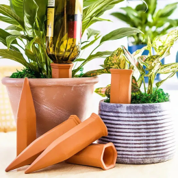 4Pc Self Watering Soak Stakes