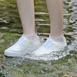 Silicone shoe covers on rainy days