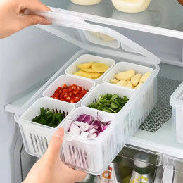 Compartments food storage container