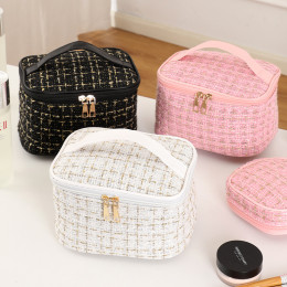 Large capacity portable cosmetic storage bag