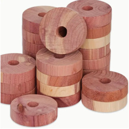 Deodorizing and insect-repelling red cedar wood chips